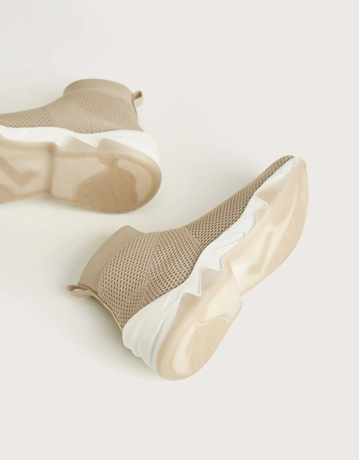 Hohe Sneaker mit elastischem Schaft