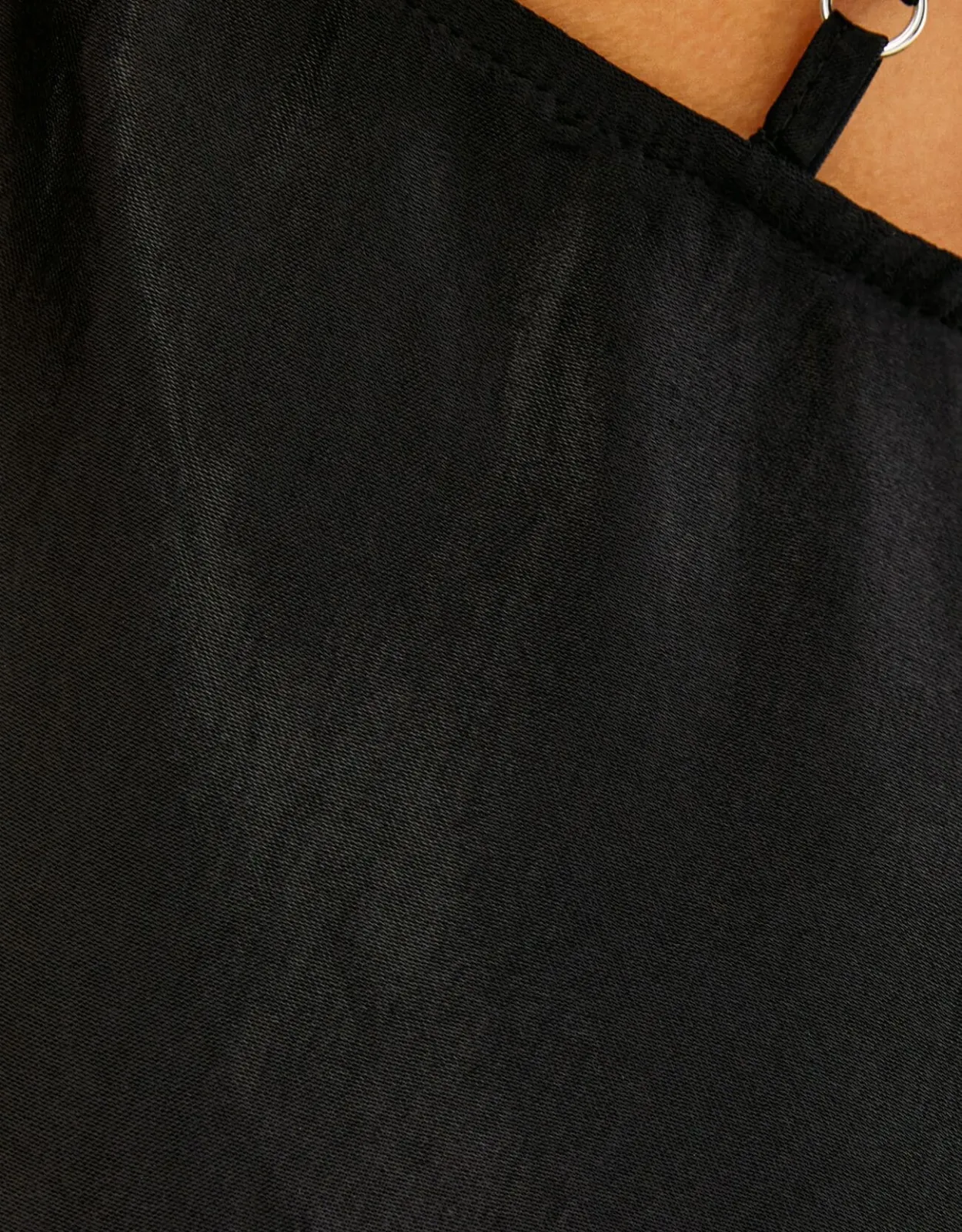 Satiniertes Midikleid mit Trägern und Strass