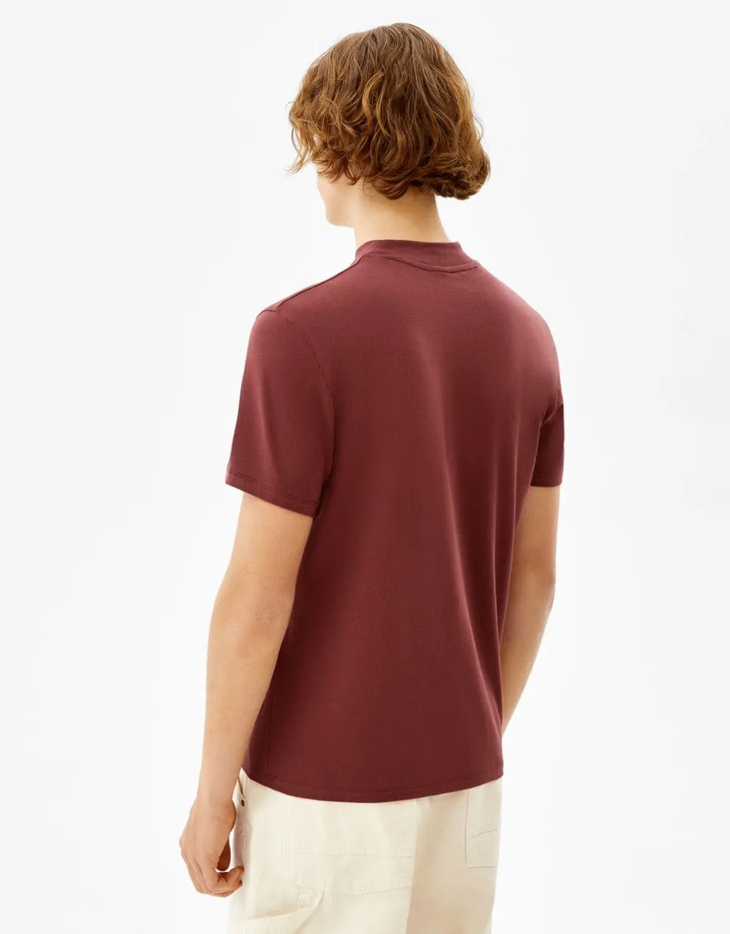 T-Shirt im Slim-Fit mit geripptem Stehkragen