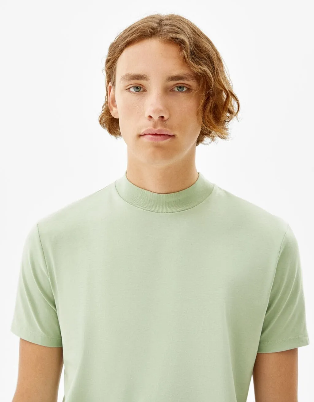 T-Shirt im Slim-Fit mit geripptem Stehkragen